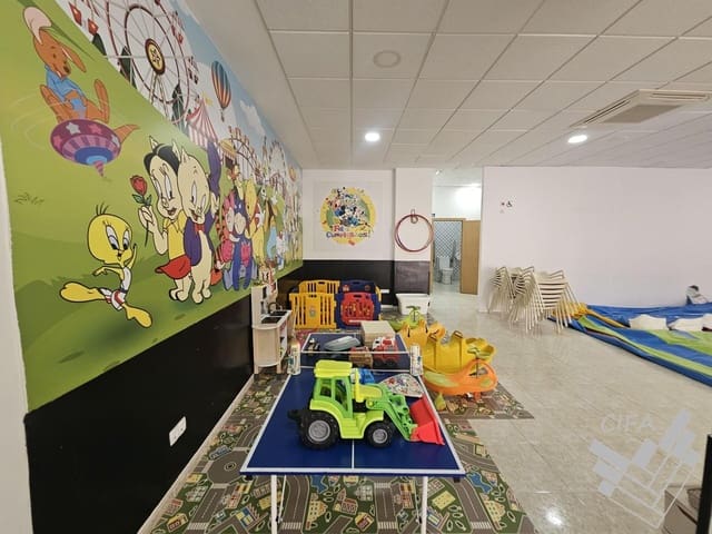 Commercial for sale in Vinaròs - € 170,000 (Ref: 9382905)