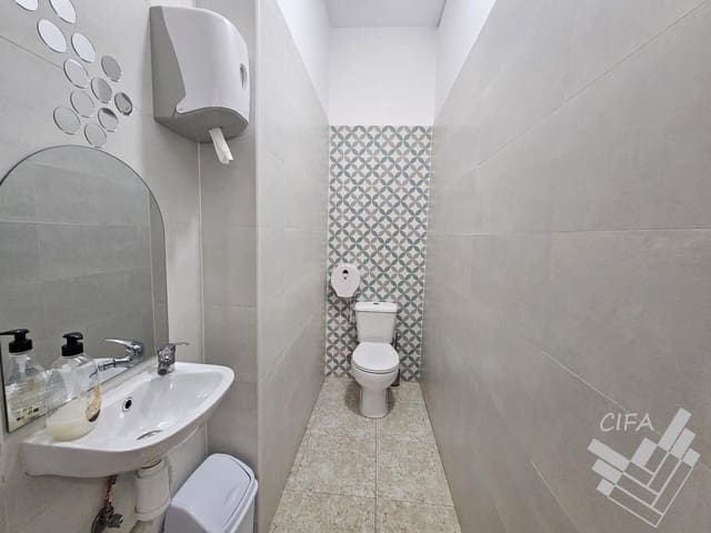 Commercial for sale in Vinaròs - € 170,000 (Ref: 9382905)