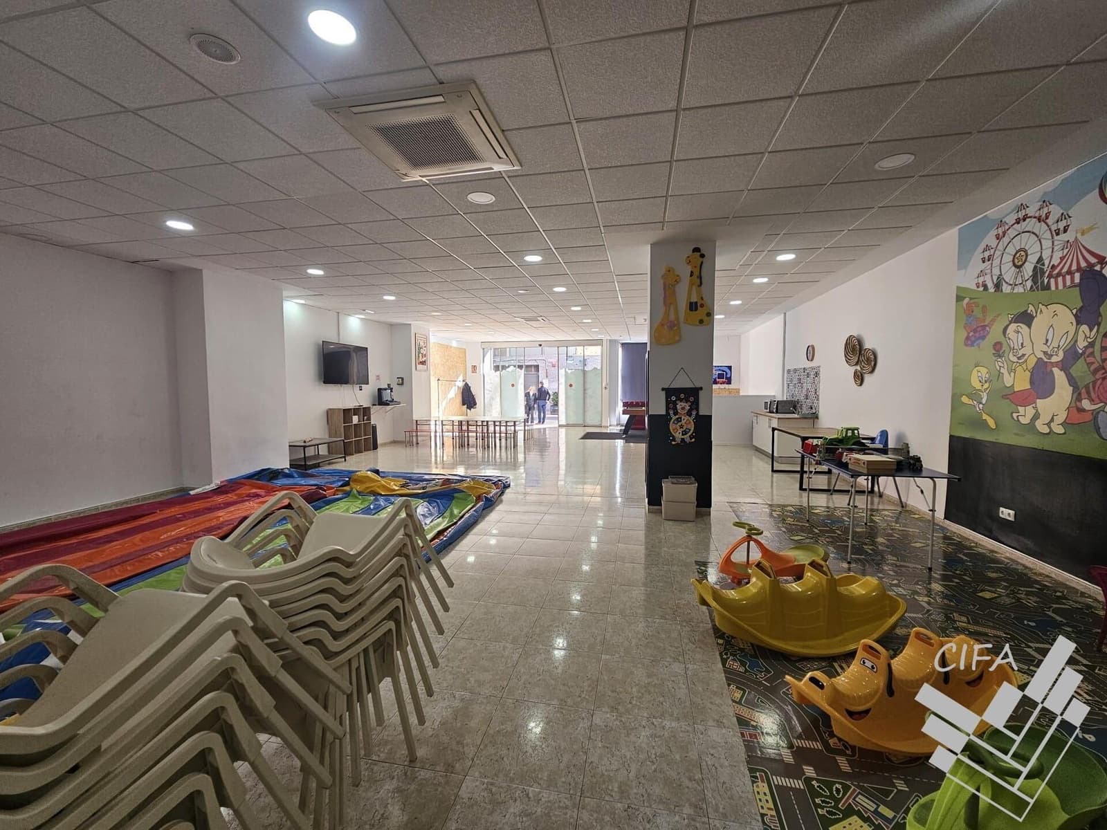 Commercial for sale in Vinaros - € 170,000 (Ref: 9382905)