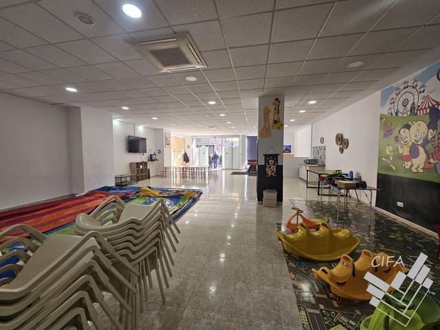 Commercial for sale in Vinaròs - € 170,000 (Ref: 9382905)