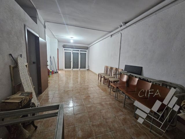 4 slaapkamer Rijtjeshuis te koop in Vinaròs met garage - € 195.000 (Ref: 9382913)