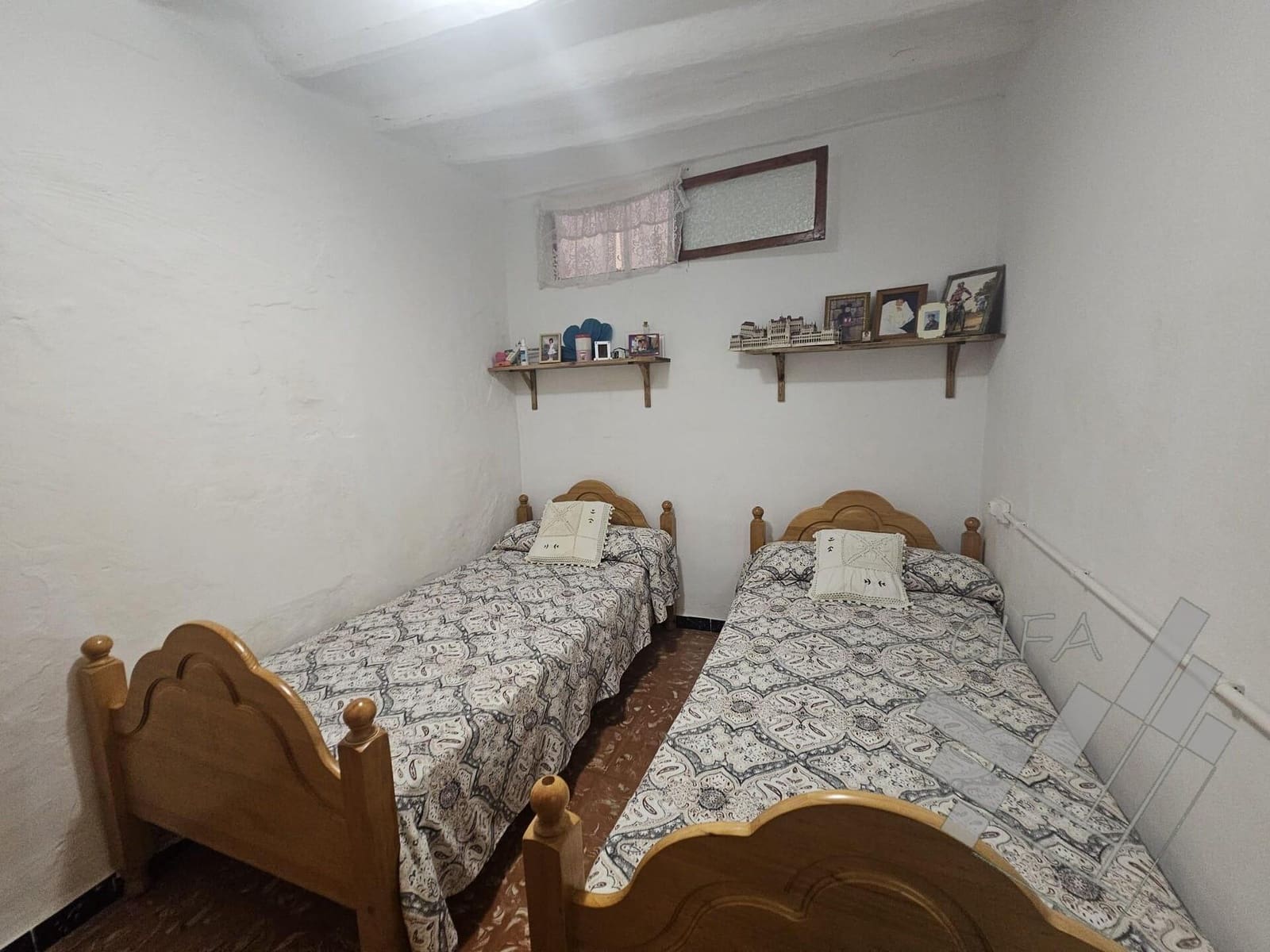 4 soverom Hus til salgs i Calig med garasje - € 198 000 (Ref: 9382914)