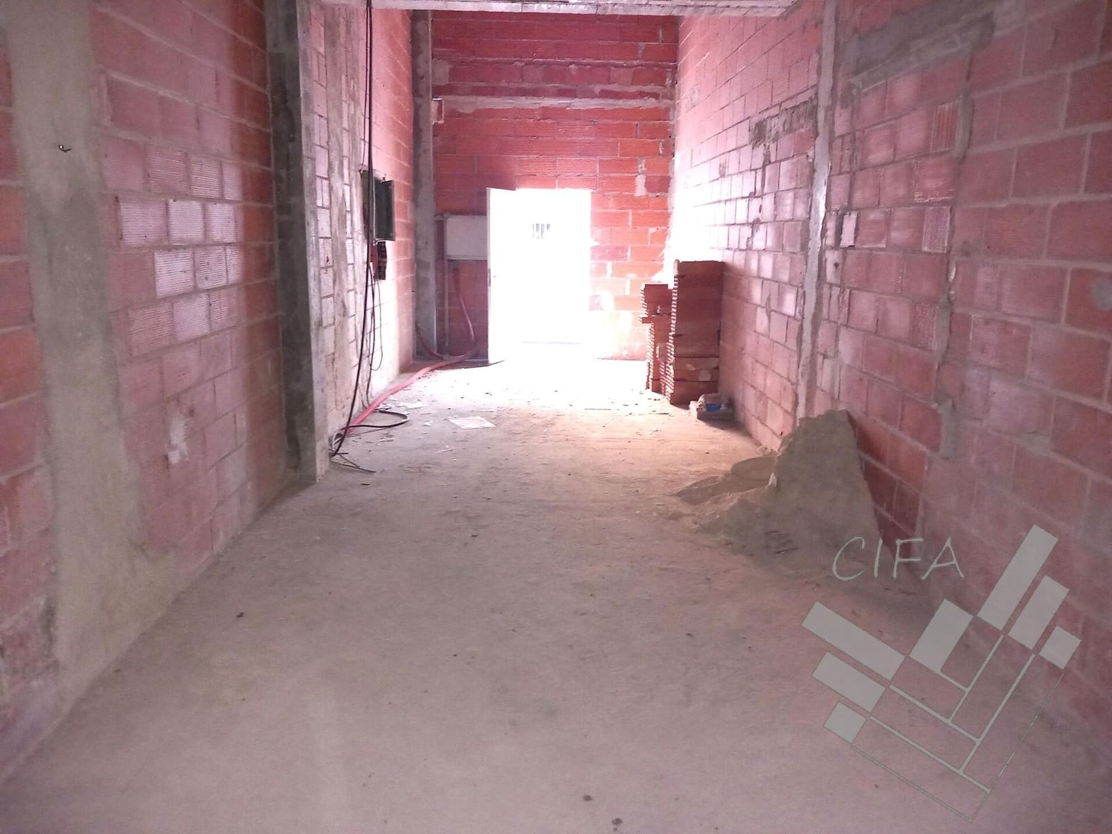 Commercial for sale in Vinaros - € 69,000 (Ref: 9382920)