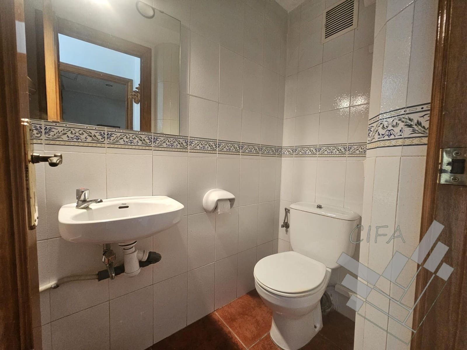 Commercial for rent in Vinaros - € 550 (Ref: 9382924)