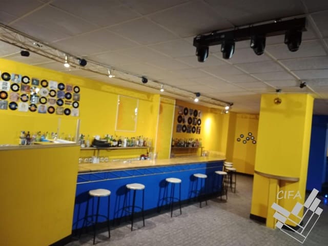 1 bedroom Commercial for sale in Vinaròs - € 79,000 (Ref: 9382943)