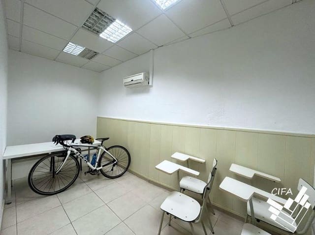 3 makuuhuone Kaupallinen vuokrattavana paikassa Vinaròs - 650 € (Ref: 9382949)