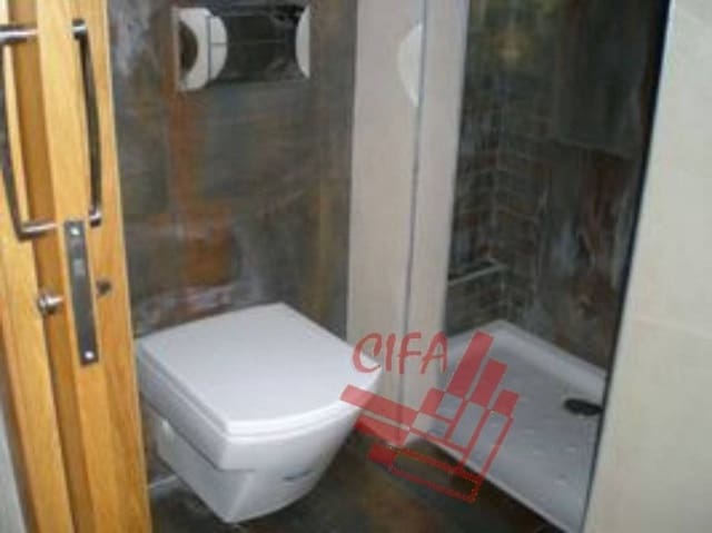 Commercial for sale in Vinaròs - € 81,000 (Ref: 9382950)