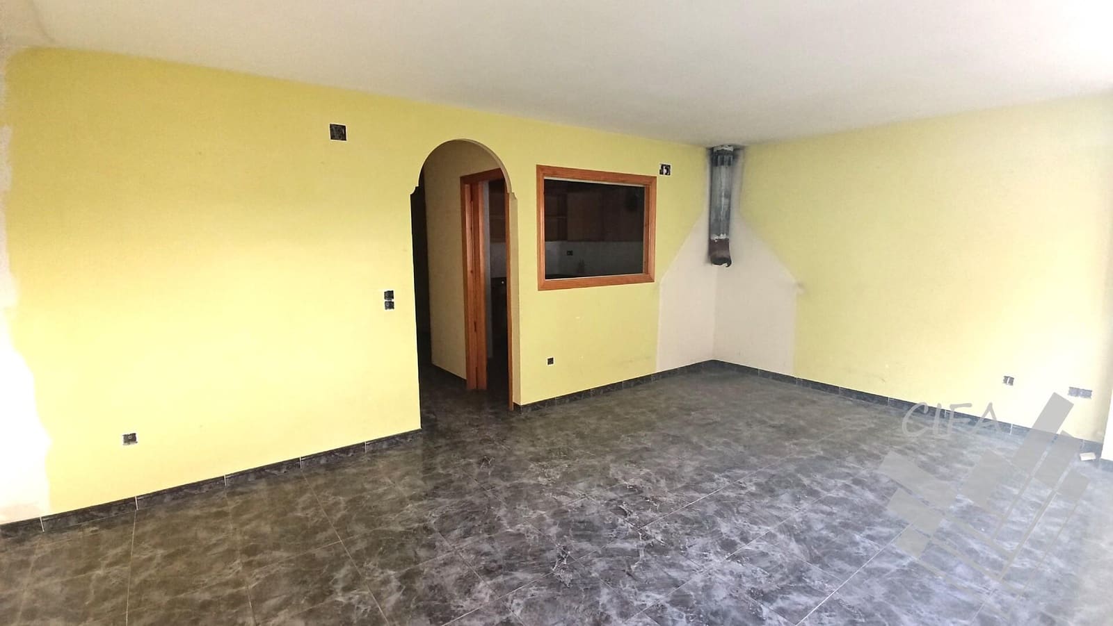 2 soverom Hus til salgs i Calig med garasje - € 110 000 (Ref: 9382978)