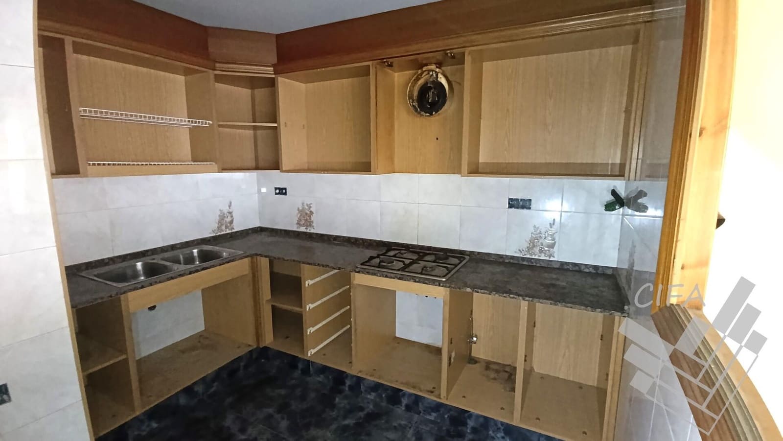 2 soverom Hus til salgs i Calig med garasje - € 110 000 (Ref: 9382978)