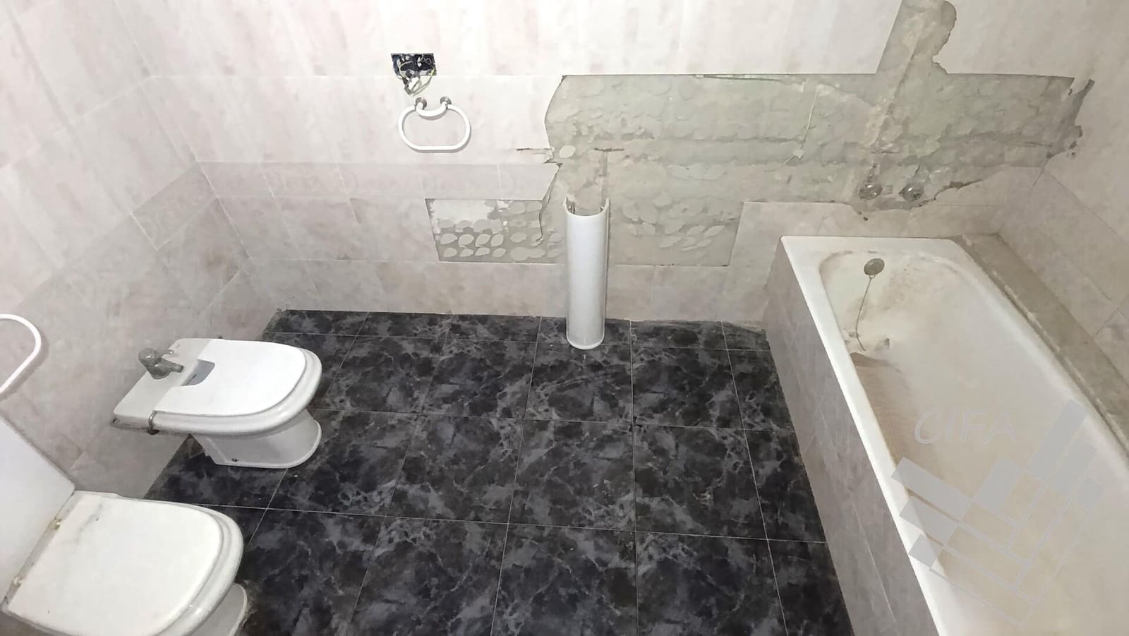 2 soverom Hus til salgs i Calig med garasje - € 110 000 (Ref: 9382978)