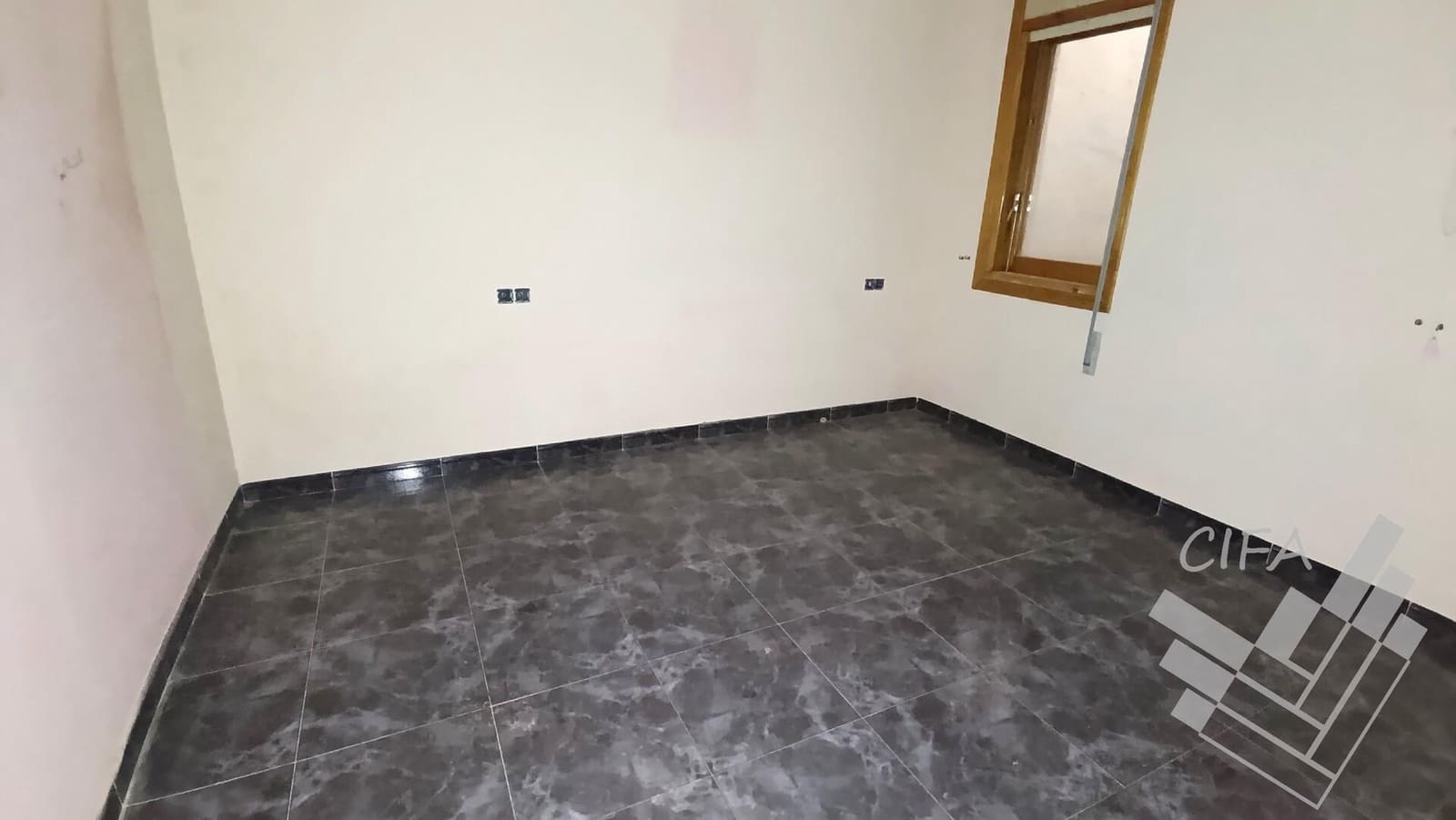 2 soverom Hus til salgs i Calig med garasje - € 110 000 (Ref: 9382978)