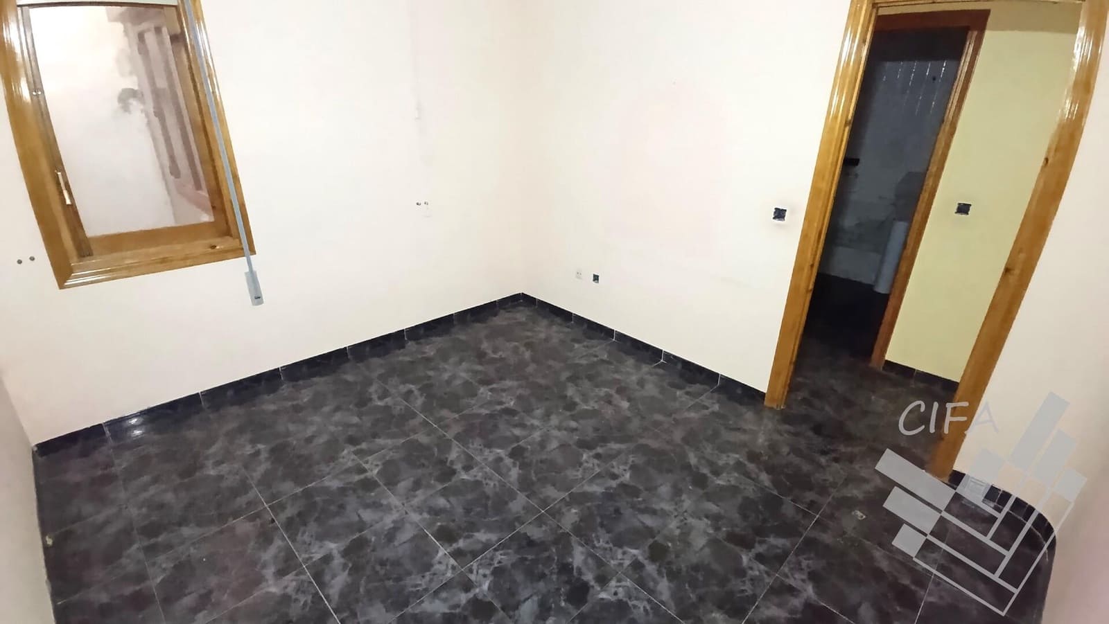 2 soverom Hus til salgs i Calig med garasje - € 110 000 (Ref: 9382978)