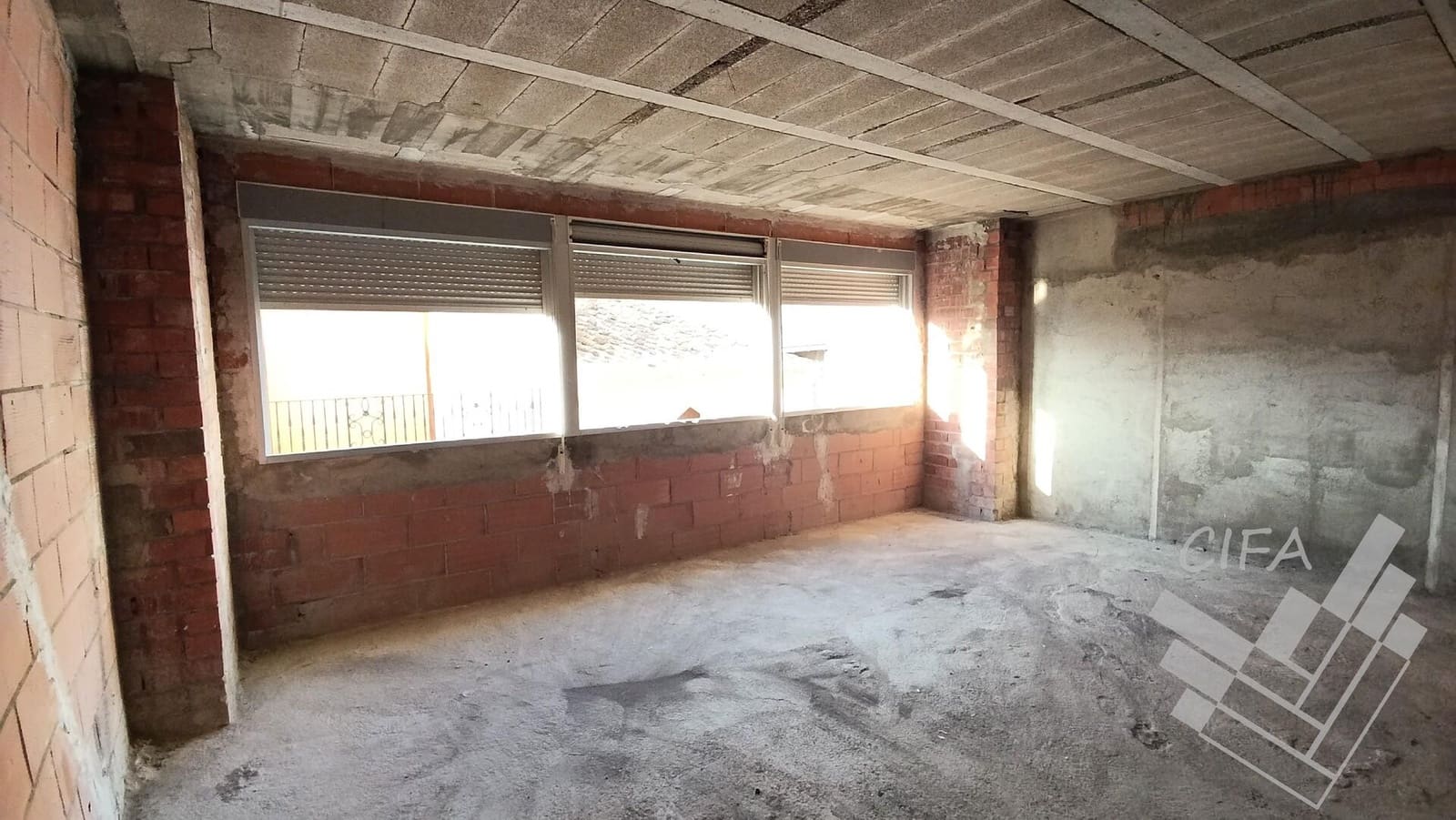 2 soverom Hus til salgs i Calig med garasje - € 110 000 (Ref: 9382978)