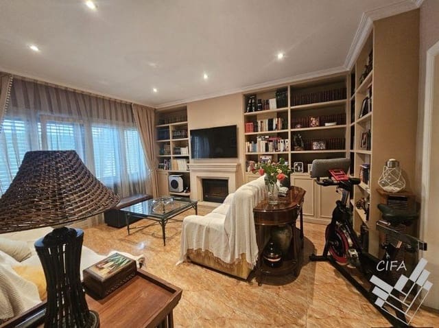 4 slaapkamer Villa te koop in Vinaròs met zwembad garage - € 477.000 (Ref: 9396023)