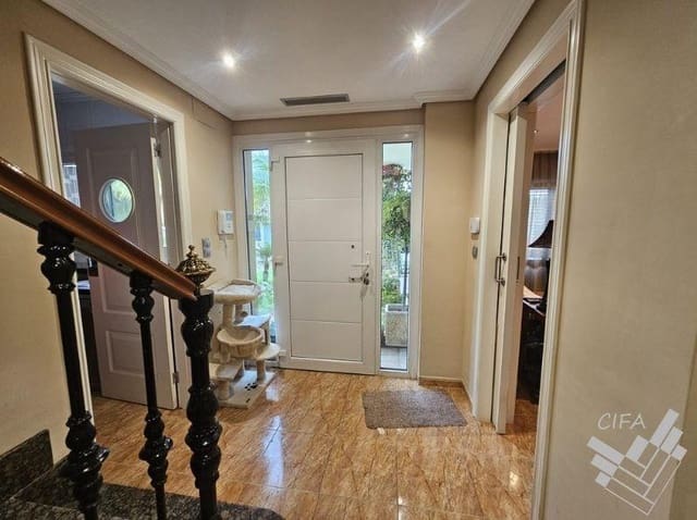 4 slaapkamer Villa te koop in Vinaròs met zwembad garage - € 477.000 (Ref: 9396023)