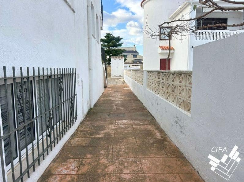 2 bedroom Apartment for sale in Vinaros - € 140,000 (Ref: 9403418)