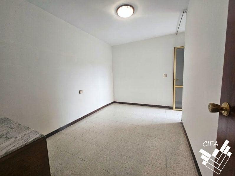 3 slaapkamer Flat te huur in Vinaros - € 850 (Ref: 9433466)