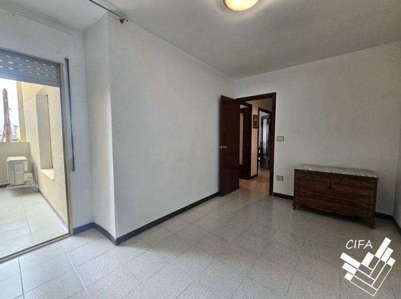 3 slaapkamer Flat te huur in Vinaros - € 850 (Ref: 9433466)