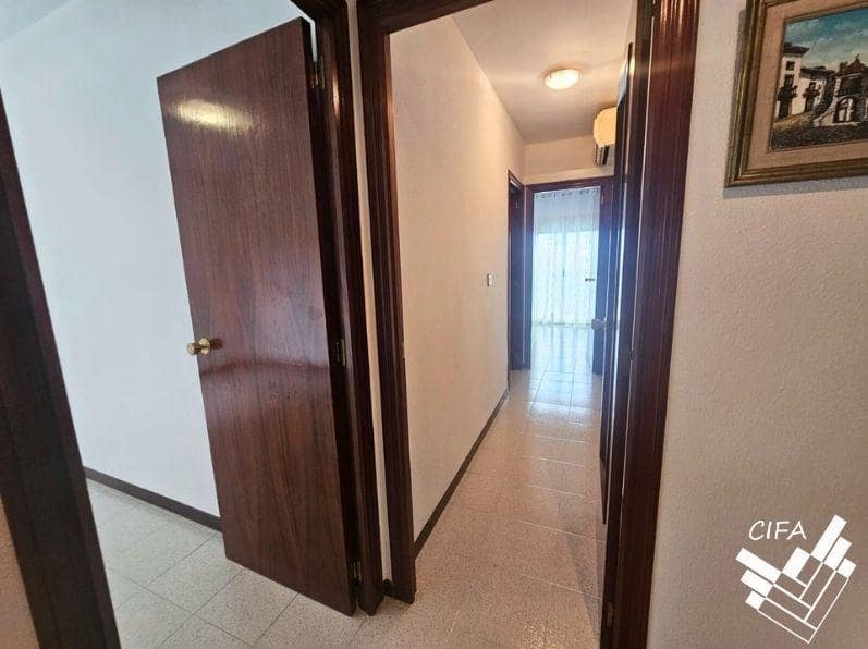 3 slaapkamer Flat te huur in Vinaros - € 850 (Ref: 9433466)