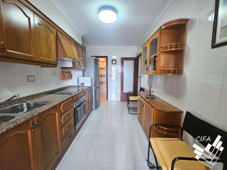 3 slaapkamer Flat te huur in Vinaros - € 850 (Ref: 9433466)
