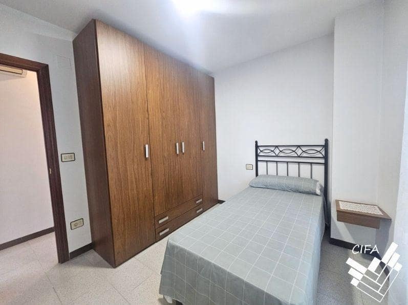 3 slaapkamer Flat te huur in Vinaros - € 850 (Ref: 9433466)