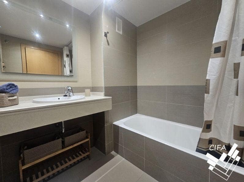 Piso de 2 habitaciones en Vinaròs en alquiler con piscina - 800 € (Ref: 9446361)