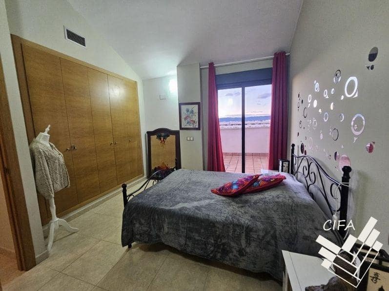 2 soveværelse Penthouse til salg i Sant Jordi med swimmingpool - € 165.000 (Ref: 9446362)