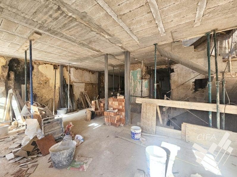 Villa for sale in Sant Mateu - € 600,000 (Ref: 9452152)