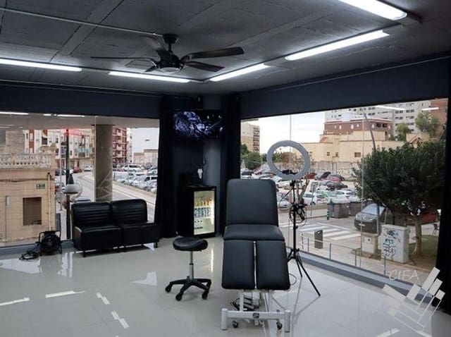 Commercieel te huur in Vinaròs - € 750 (Ref: 9462114)