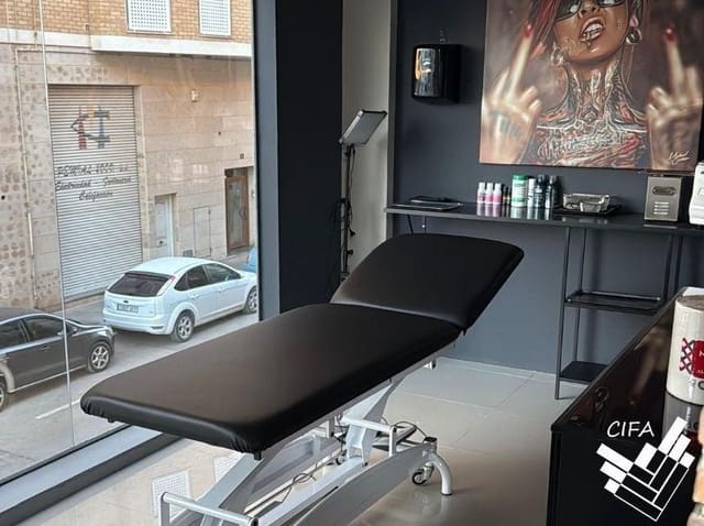 Commercieel te huur in Vinaròs - € 750 (Ref: 9462114)