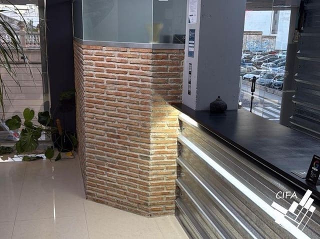 Commercieel te huur in Vinaròs - € 750 (Ref: 9462114)