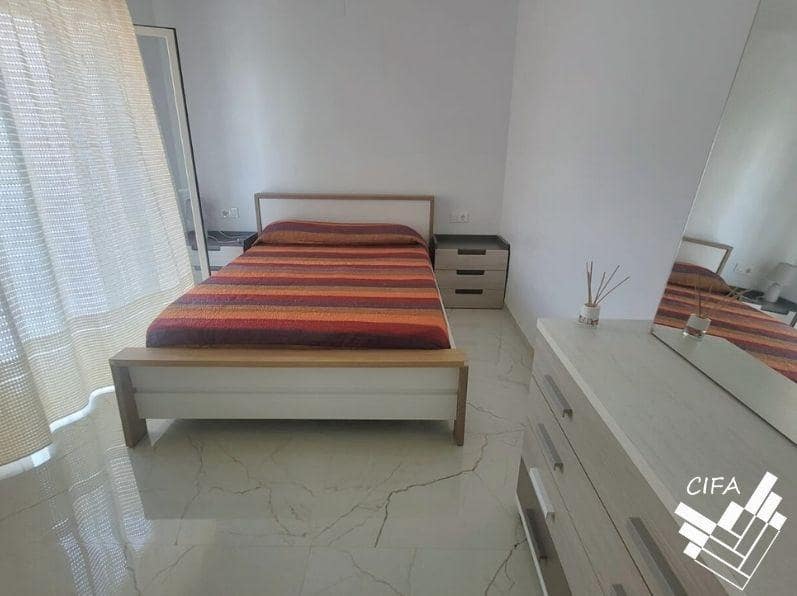 Casa de 4 habitaciones en Vinaròs en alquiler - 800 € (Ref: 9468513)