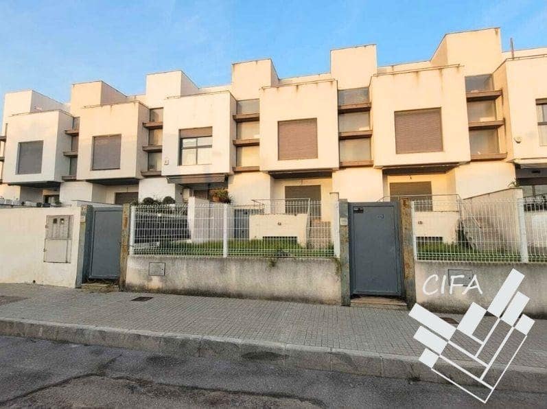 4 bedroom Terraced Villa for sale in Vinaros with pool garage - € 199,000 (Ref: 9472986)