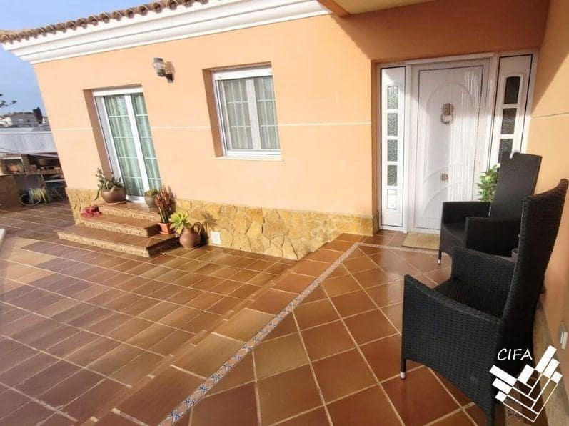 5 bedroom Villa for sale in Vinaros with pool - € 450,000 (Ref: 9504320)