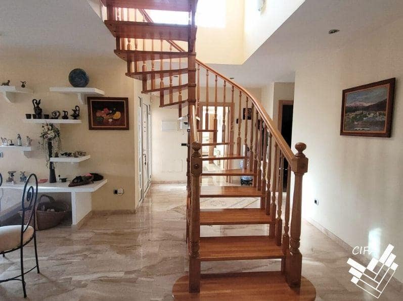 5 bedroom Villa for sale in Vinaros with pool - € 450,000 (Ref: 9504320)