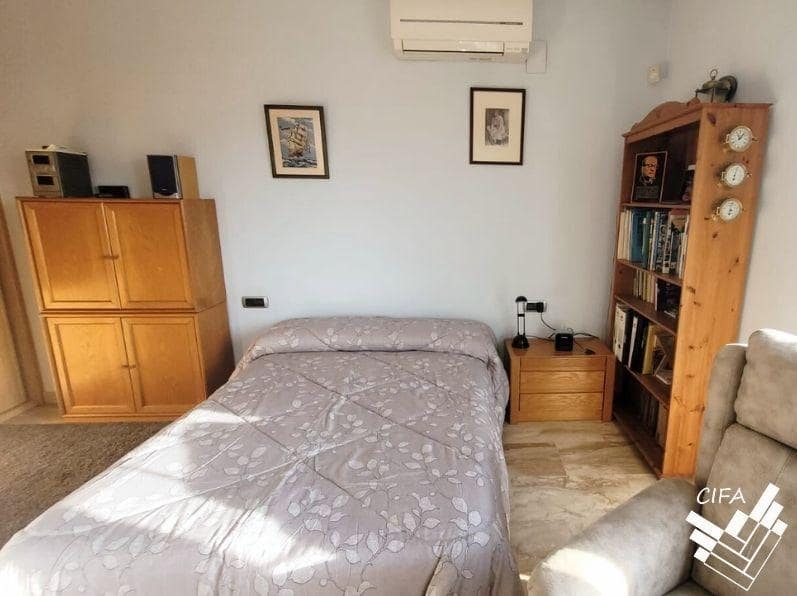 5 bedroom Villa for sale in Vinaros with pool - € 450,000 (Ref: 9504320)