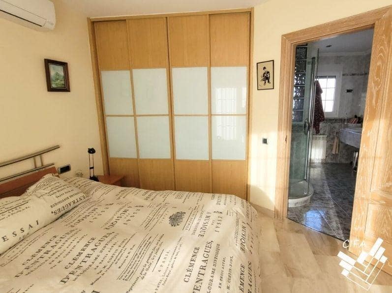 5 bedroom Villa for sale in Vinaros with pool - € 450,000 (Ref: 9504320)