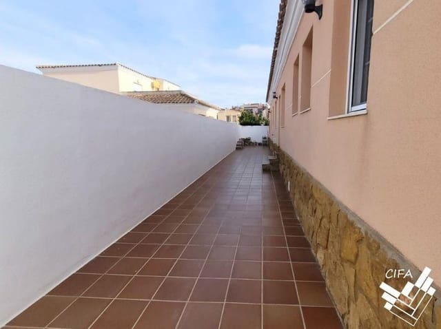 Chalet de 5 habitaciones en Vinaròs en venta con piscina - 450.000 € (Ref: 9504320)