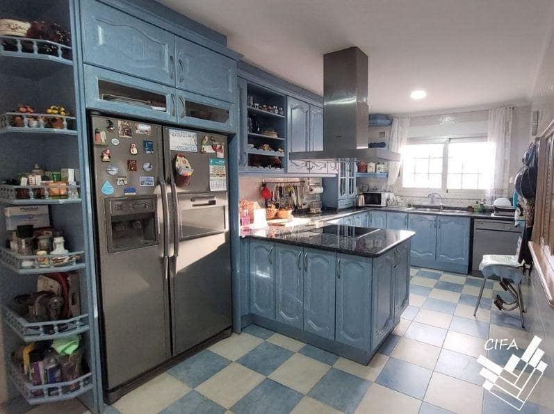 5 bedroom Villa for sale in Vinaros with pool - € 450,000 (Ref: 9504320)