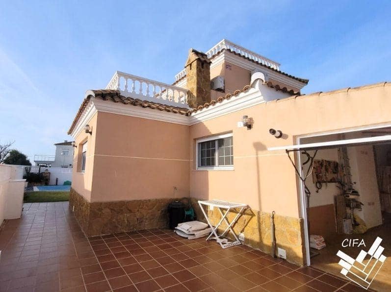 5 bedroom Villa for sale in Vinaros with pool - € 450,000 (Ref: 9504320)
