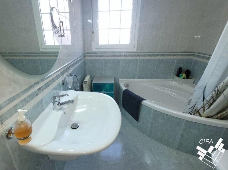 5 slaapkamer Villa te koop in Vinaros met zwembad - € 450.000 (Ref: 9504320)