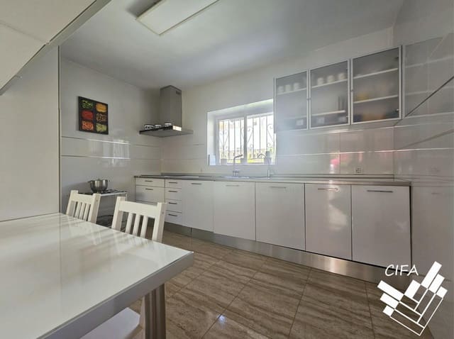 Pareado de 3 habitaciones en Vinaròs en venta con garaje - 278.000 € (Ref: 9565296)