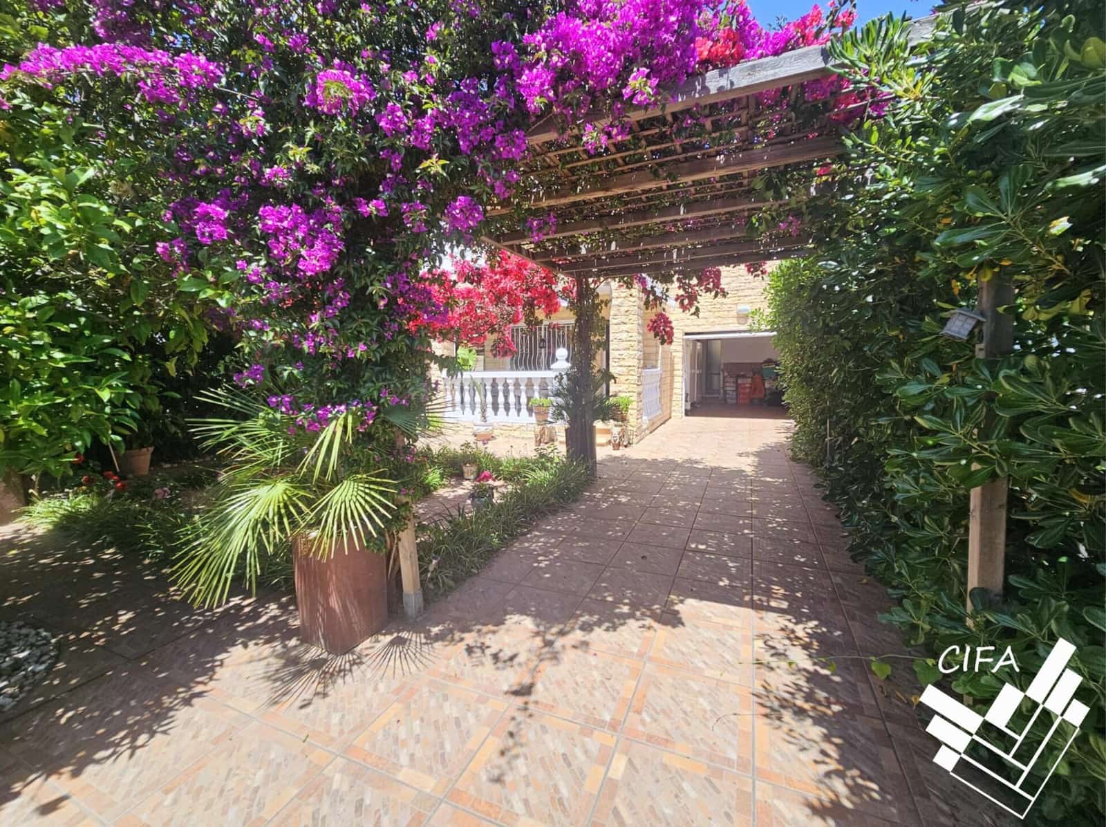 3 bedroom Semi-detached Villa for sale in Vinaros with garage - € 278,000 (Ref: 9565296)