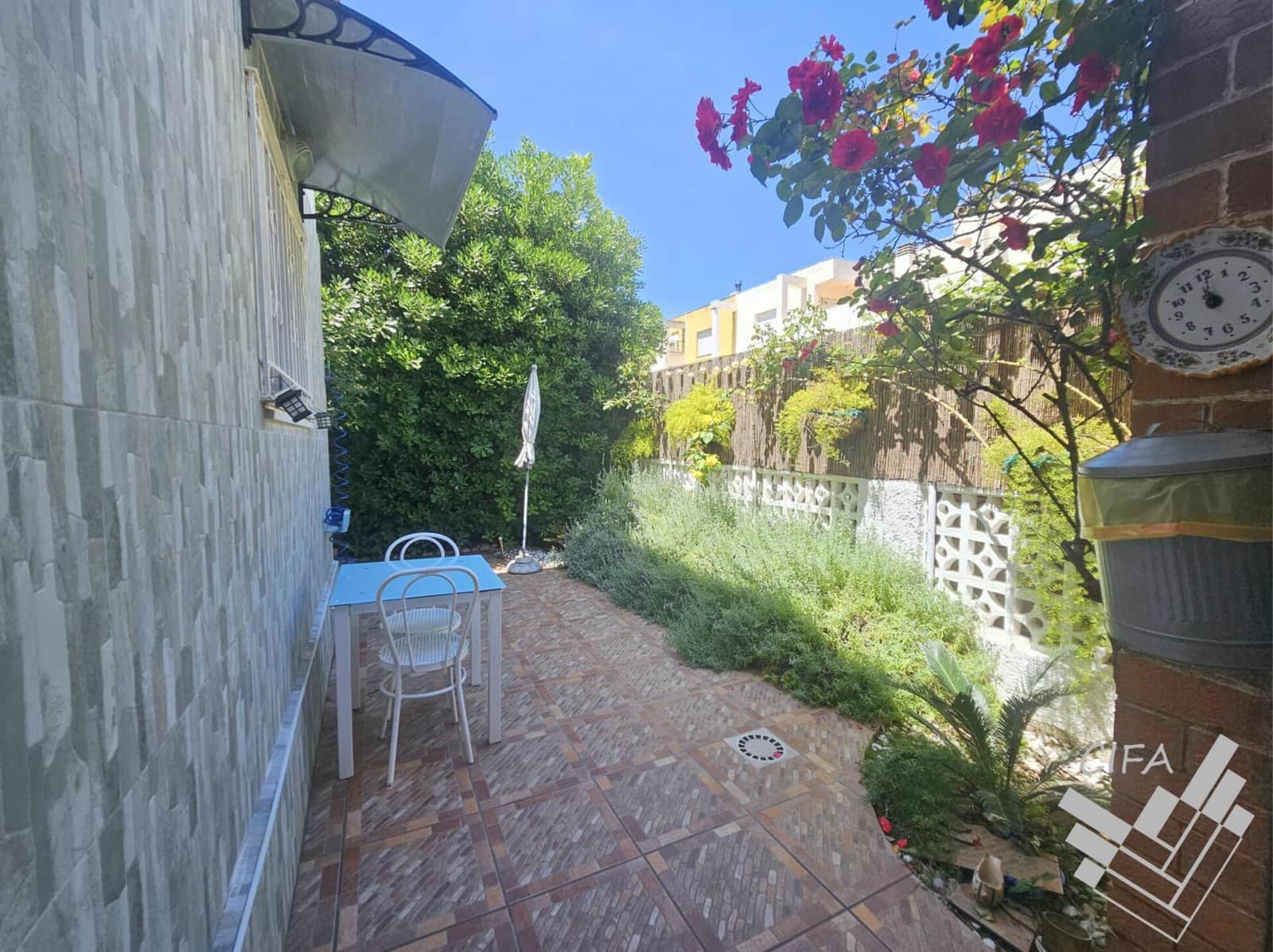 3 bedroom Semi-detached Villa for sale in Vinaros with garage - € 278,000 (Ref: 9565296)