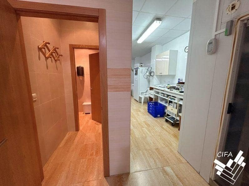 Commercial for sale in Benicarlo - € 105,000 (Ref: 9800641)