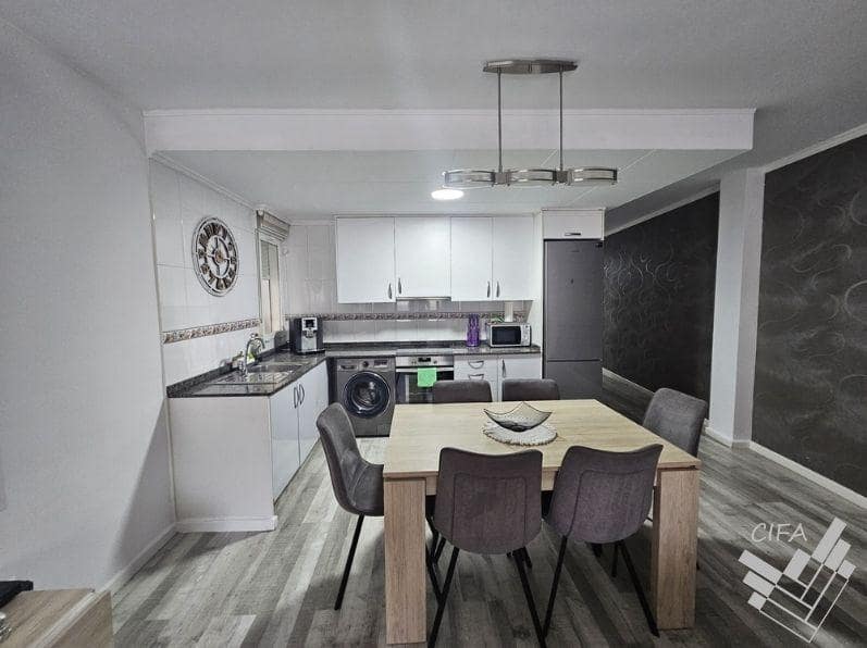 Piso de 3 habitaciones en Benicarló en alquiler - 700 € (Ref: 9813340)