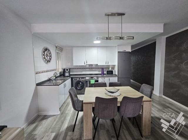 Piso de 3 habitaciones en Benicarló en alquiler - 700 € (Ref: 9813340)