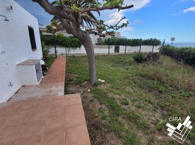 5 bedroom Villa for sale in Vinaros with garage - € 650,000 (Ref: 9839285)