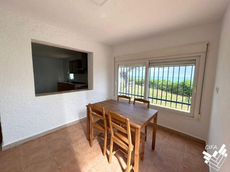 5 bedroom Villa for sale in Vinaros with garage - € 650,000 (Ref: 9839285)