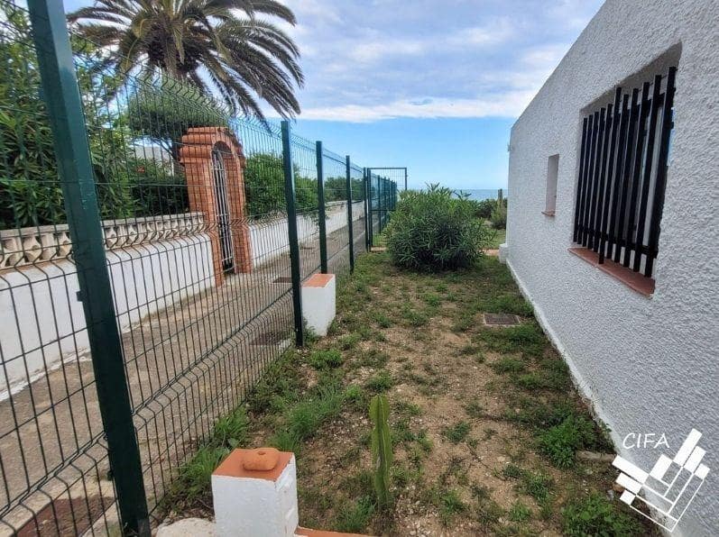 5 bedroom Villa for sale in Vinaros with garage - € 650,000 (Ref: 9839285)